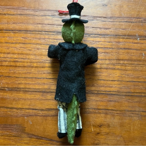 HeartFelts Midwest Cannon Falls Felted Wool Gentleman Alligator Holiday Ornament - Picture 5 of 6